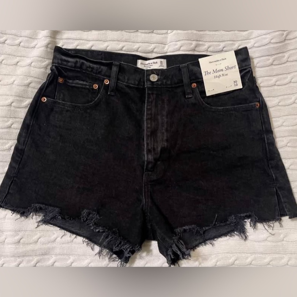 Abercrombie & Fitch High Rise Mom Shorts. Women size 10/30. Black/washout color.